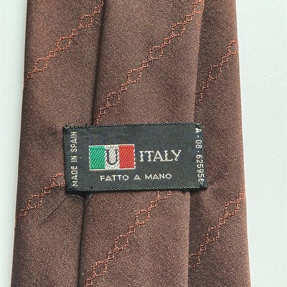 Vintage late 60s/early 70s U Italy Fatto A Mano reddish brown polyester tie - Picture 4 of 7